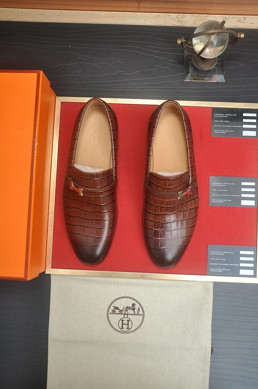 Men's shoes💰540💶[HERMES] (cowhide lining)🍀Italian top luxury🍀He does not pursue novel styles and gorgeous colors, but attracts the favor of successful men with his flawless, elegant and classic style. Formal leather shoes This very comfortable, simple and stable style allows you to easily match any style! The pattern is absolutely 1:1 refined from the original case, and we strive for excellence in materials, imported cowhide + cowhide lining💪💪💪extraordinary texture👍! .Code number: 39-45 (45 customized)
